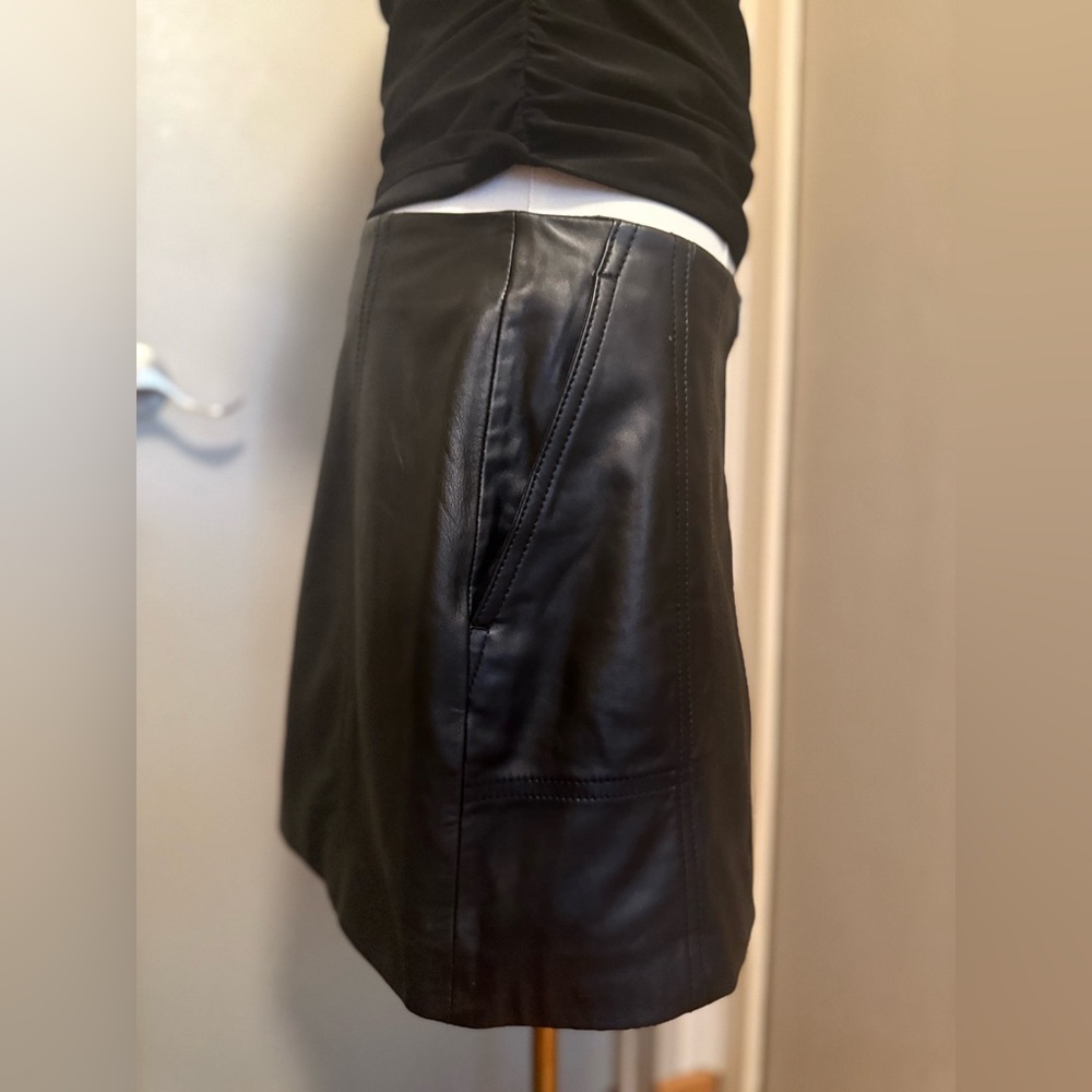 Reiss Daria Leather Zip-Front Mini Skirt – Black – Luxe Mini - Picture 7 of 9